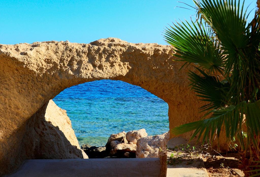 Stella Di Mare Beach Hotel & Spa Sharm el-Sheikh Exterior foto The Roman bridge of Almuñécar