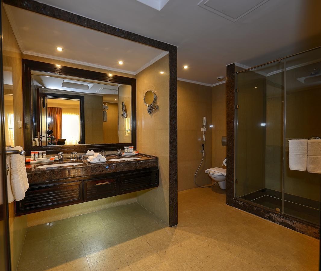 Stella Di Mare Beach Hotel & Spa Sharm el-Sheikh Exterior foto A bathroom in a hotel